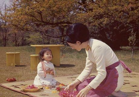 极具预见性的美智子早就猜到了女儿的未来,从女儿小时候开始美智子