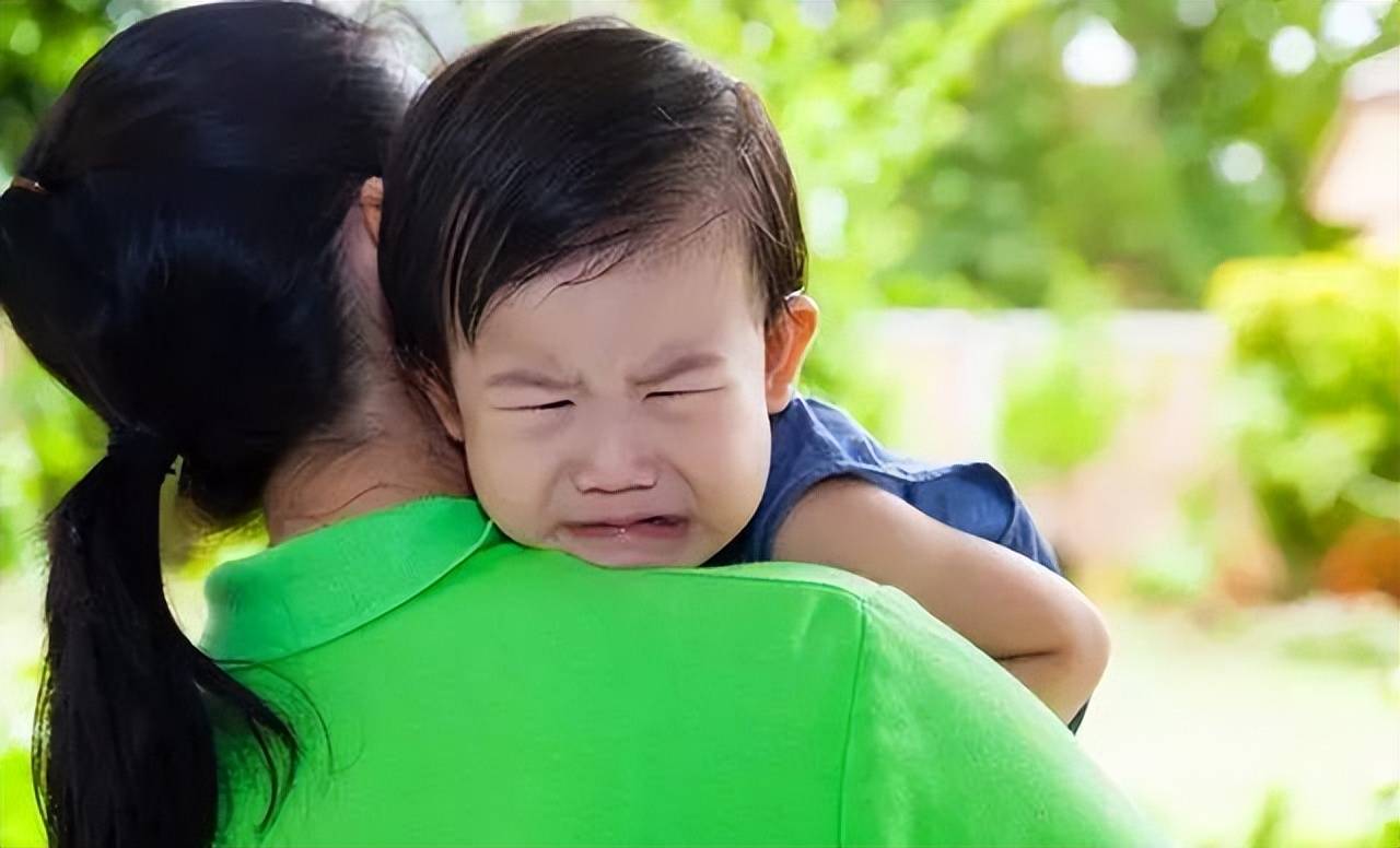 宝宝没人带,是找保姆还是送托班？两种选择优劣对比一目了然