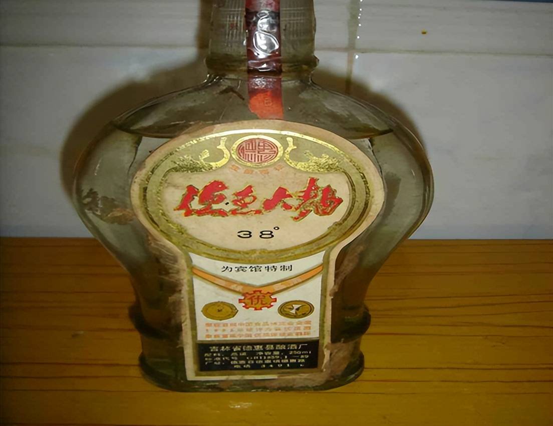 二,德惠大曲吉林知名白酒之一,是吉林人的酒桌上不可缺少的一款美酒