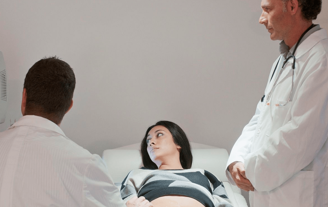 怀孕21周腹痛被送医院,发现时已经胎停育了,孕妇后悔做得太过火