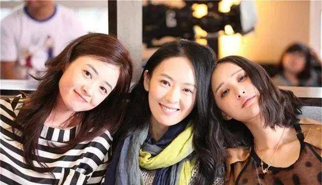 但她的发展一直不温不火,直到跟蒋欣,张歆艺主演的电视剧《新闺蜜时代