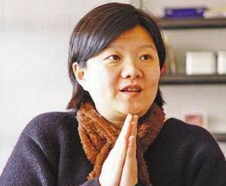 "丑女"洪晃曾甩掉陈凯歌,44岁还能嫁帅气老公,看身世