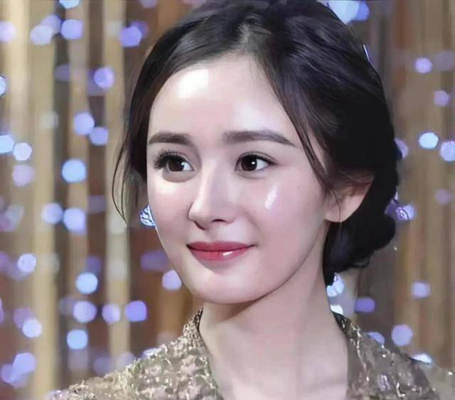 杨幂的颜值巅峰,不知道是什么原因造成的,只能用六个字来形容_金鹰节