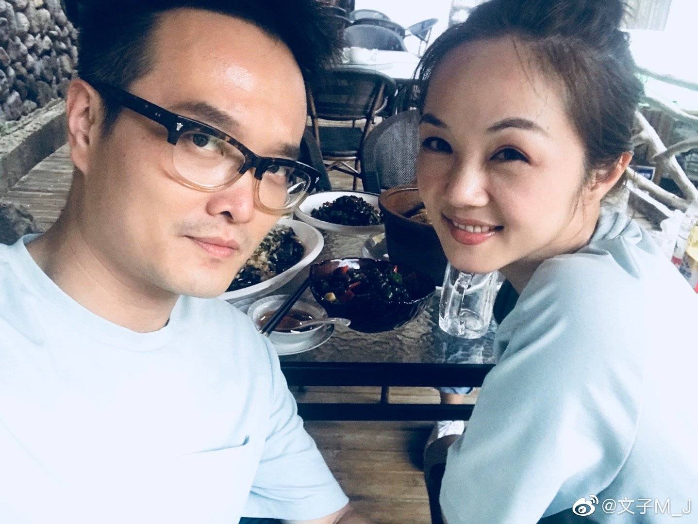 据悉,海峰和妻子文子是青梅竹马,感情极好.