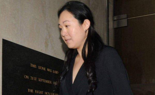 尽管香港媒体称王颖妤为"大刘最丑女友",但王颖妤并不关心刘銮雄曾经