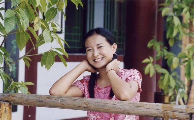 贾玲辛酸成长史,为了纪念母亲李焕英,将曾经的故事拍成了电影_小时候