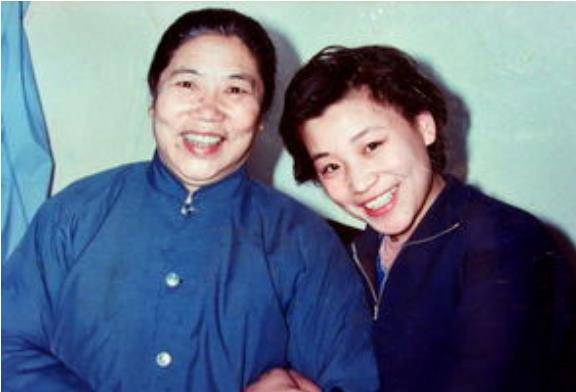 原创小香玉与王为念离婚18年后嫁小5岁樊泽峰40岁高龄产子也幸福