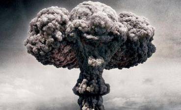 原子弹爆炸的蘑菇云经过钱学森等科学家的不懈努力,终于在1964年10月