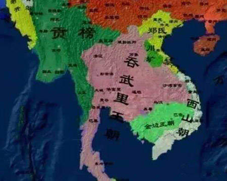 缅甸攻灭大城王朝后,在暹罗实行残暴的统治,与此同时,各地军阀纷纷