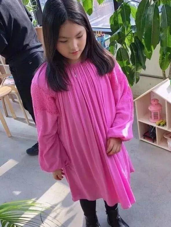 有种"毁式长大"叫李湘女儿,昔日美女10岁变胖,真浪费基因_王诗龄_身材