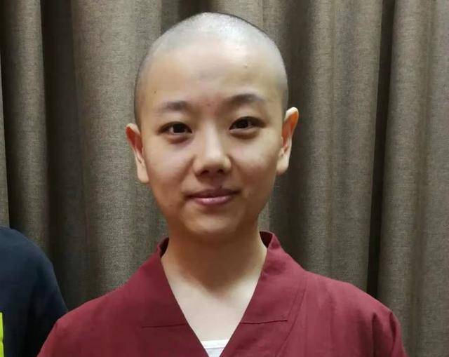 原创小鸽子胡雅斯童星出道31岁剃发为尼为何在巅峰时隐退