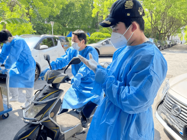 传承志愿精神共筑抗疫长城准大学生蔡辰勇于展现新生一代的青春力量