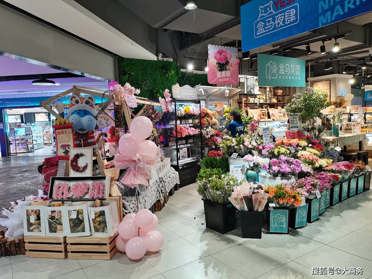 5月7号开始,长沙市民已经启动"母亲节鲜花预定模式,王府井盒马花园