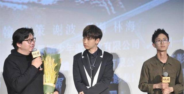 他是网络歌手出身,曾比周杰伦还受追捧,如今成家喻的!
