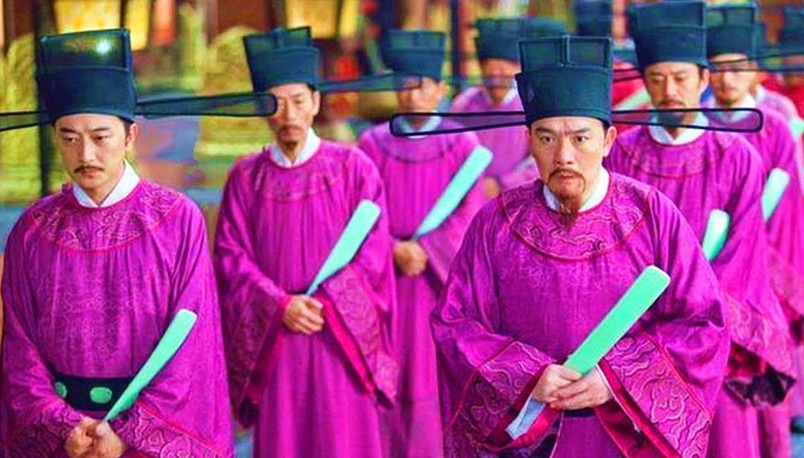 宋朝官员上朝时,帽子为什么有两个长耳朵?