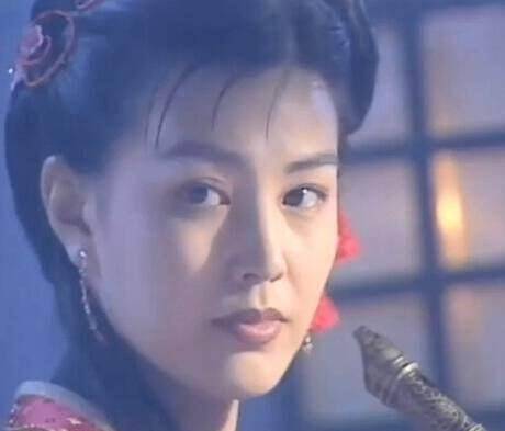 在大s主演的《倩女幽魂》中,朱晏分饰阴月太后和月魔两个角色.