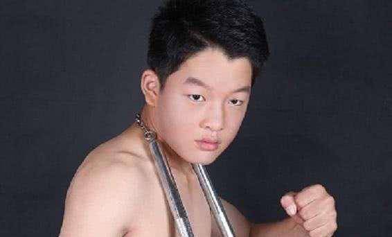 小时候亲妈都嫌他丑13岁却被周星驰一眼看中爆红19岁长成这样
