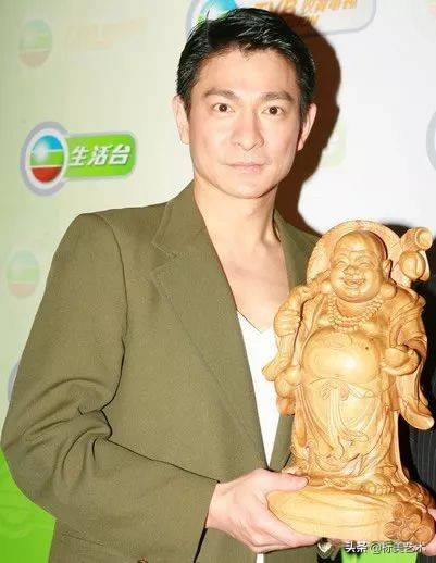 刘德华吃素多年,念佛为全球众生祈福!