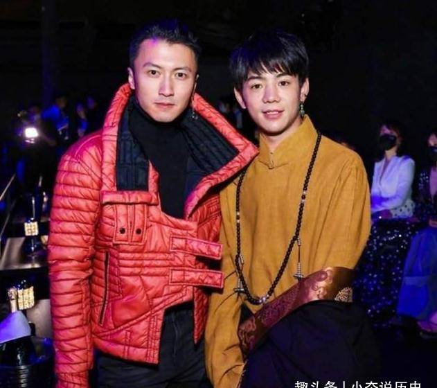 原创谢霆锋与丁真同框似父子造型邋遢头发乱成鸟窝网友险些没认出