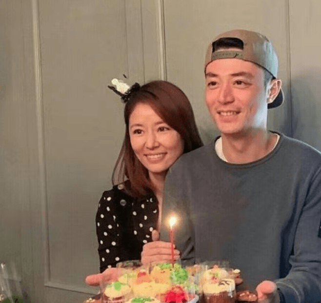 5月29号,林心如跟陶晶莹的老公李李仁一起为自己的新电影《迷失安狄》