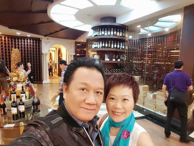tvb绿叶王获教育局颁热心教育奖陪曾患胃肿瘤的太太走过低谷_曾健明