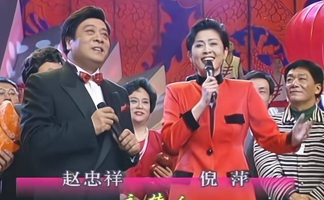 在《功勋》中,倪萍又扮演了蒋欣的婆婆,虽然倪萍只是剧中的一个配角