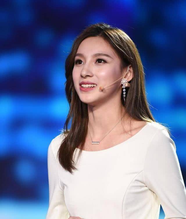 27岁的马凡舒冰城哈尔滨美女她高挑漂亮有邻家女孩的气质