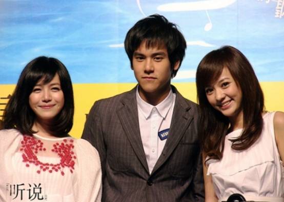 同年,陈意涵还与型男彭于晏主演了励志爱情《听说,凭借这部无声电影