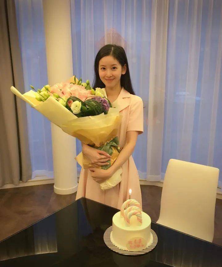 原创章泽天27岁生日照片曝光坐拥584亿身家的她果然是个狠人