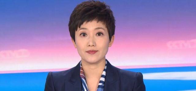 虽然最开始郑天亮没机会成为《东方时空》的主持人,但是那段时间她