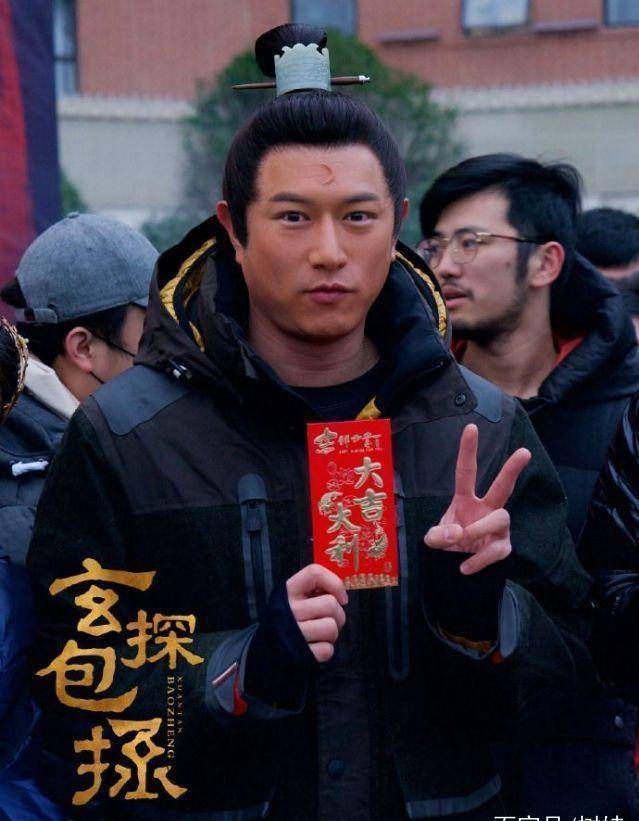 40岁陈键锋步魏骏杰后尘中年发福身材走样,曾是tvb的
