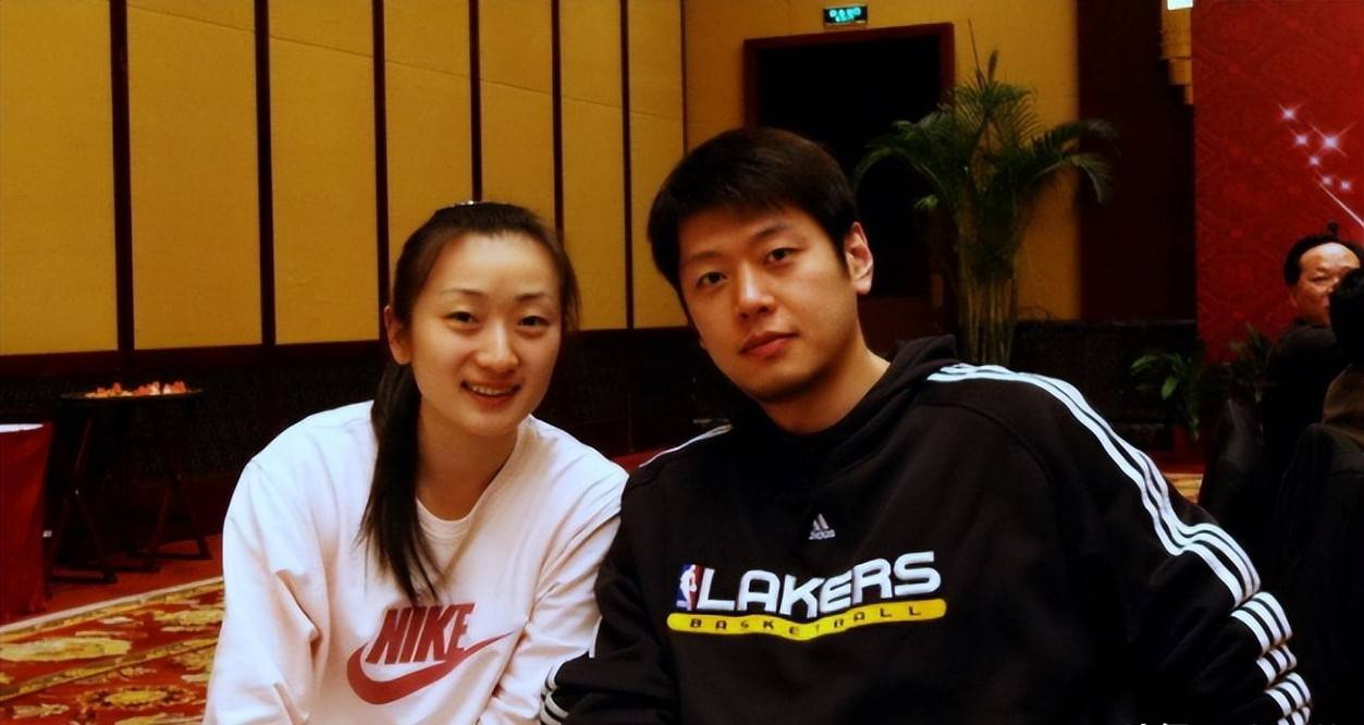 原创男篮教练莫科妻子王凡去世一夜白头再娶周雅菲仍孝敬前岳父母