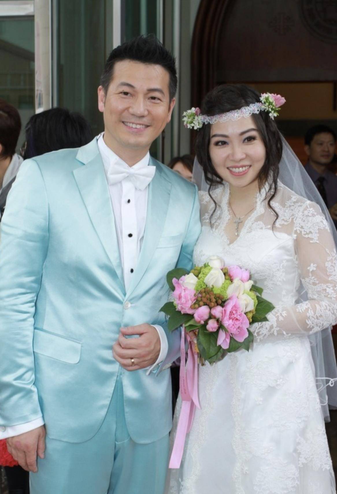 原创欧锦棠罕见晒夫妻合照为妻子祈求手术顺利两人两度结婚无子女