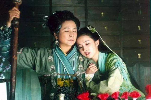 再有就是《少年包青天》的包大娘《少年英雄方世玉》的五枚师太等