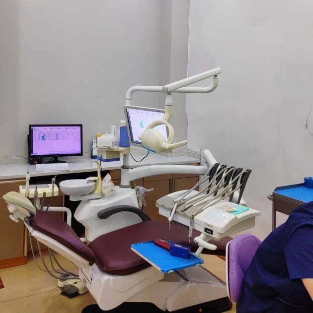 数字化全电脑综合治疗台8台和牙科x光机,韩国进口牙种植机,韩国进口