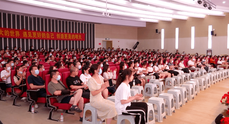 南京市中学数学解题研究中心负责人,高考数学命题解题专家丁兴春老师