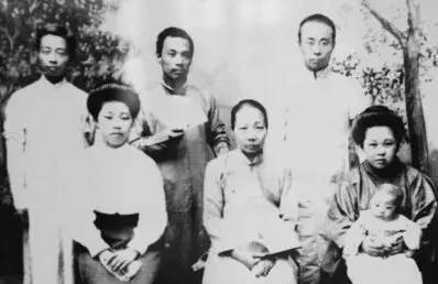 1925年左右,周建人和之前的学生王蕴如同居,1926年两人的第一个孩子