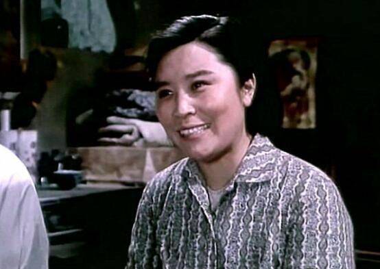 她没有如花容颜,没有婀娜身姿,偶然演了一部电影