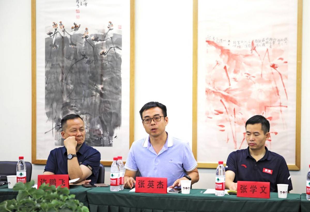 河北区党委书记姚伟先生,中国银行河北省行营业部总经理赵会彬先生,乐