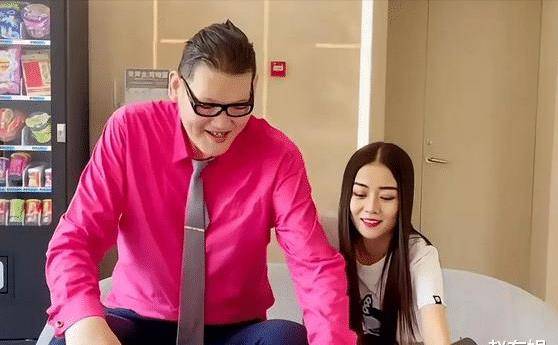 巨人张欢妻子吐苦水,称老公生活不能自理,后悔和太