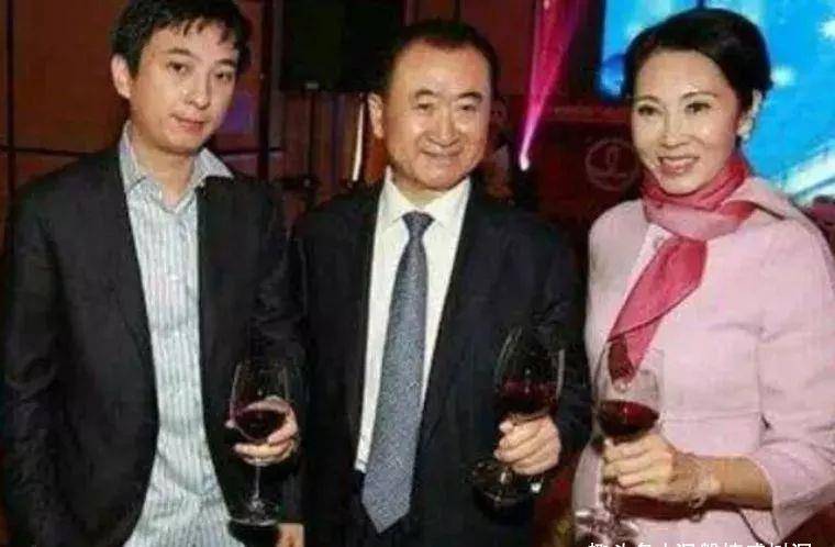 林宁那可不是一般人,不仅长得美,还是商界女强人,人脉好,情商高