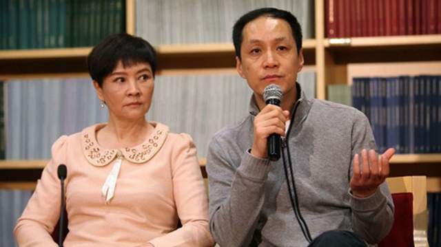 谁能想到,电视剧里动不动就打老婆的男人,在剧外连吵架都不舍得动手.