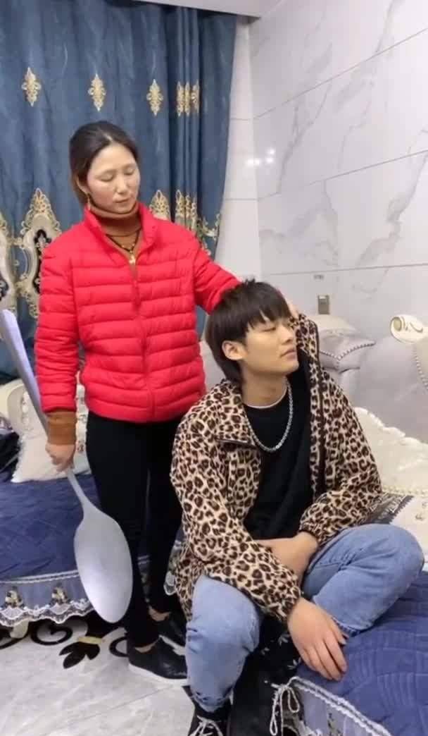 小杨哥力压刘德华成全网顶流网红带货是副业他到底是何身份