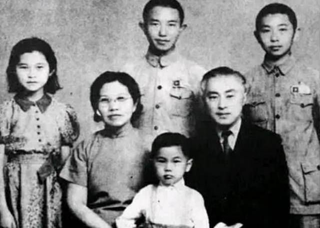 原创民国四大特务后人毛人凤儿子曾是富士康董事长戴笠独苗被处死