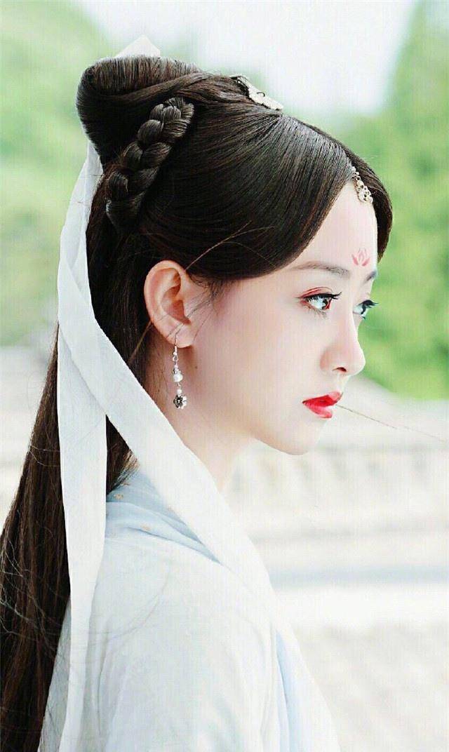 因此喜欢杨蓉出演古装剧的网友有很多,可无奈杨蓉本人太佛系,最近几年