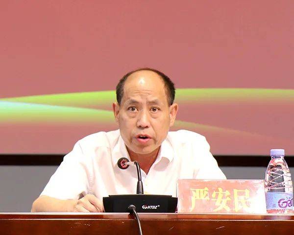 溆浦县人民政府副县长严安民致辞,他强调,溆浦县人民医院要以此合作为