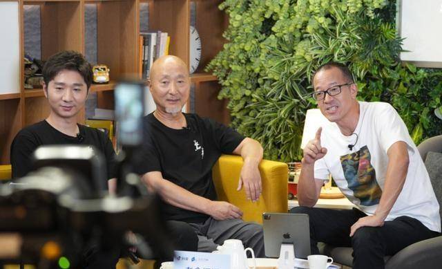 陈佩斯联手俞敏洪首次直播,不为带货只为助舞台喜剧"破圈"_文化_观众_