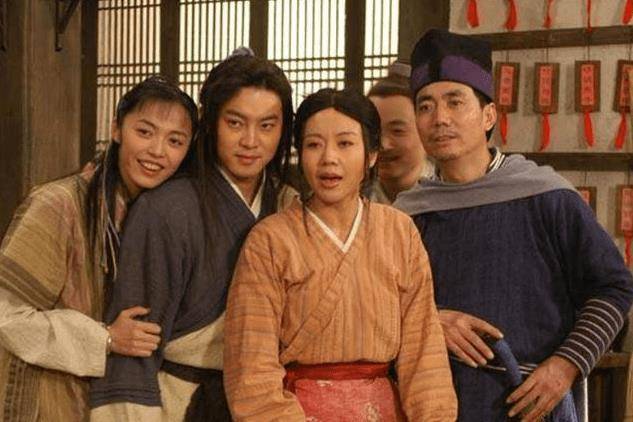 《武林外传》吧,在这部电视剧当中,有一个扮演"陆无双"的女孩,她就是