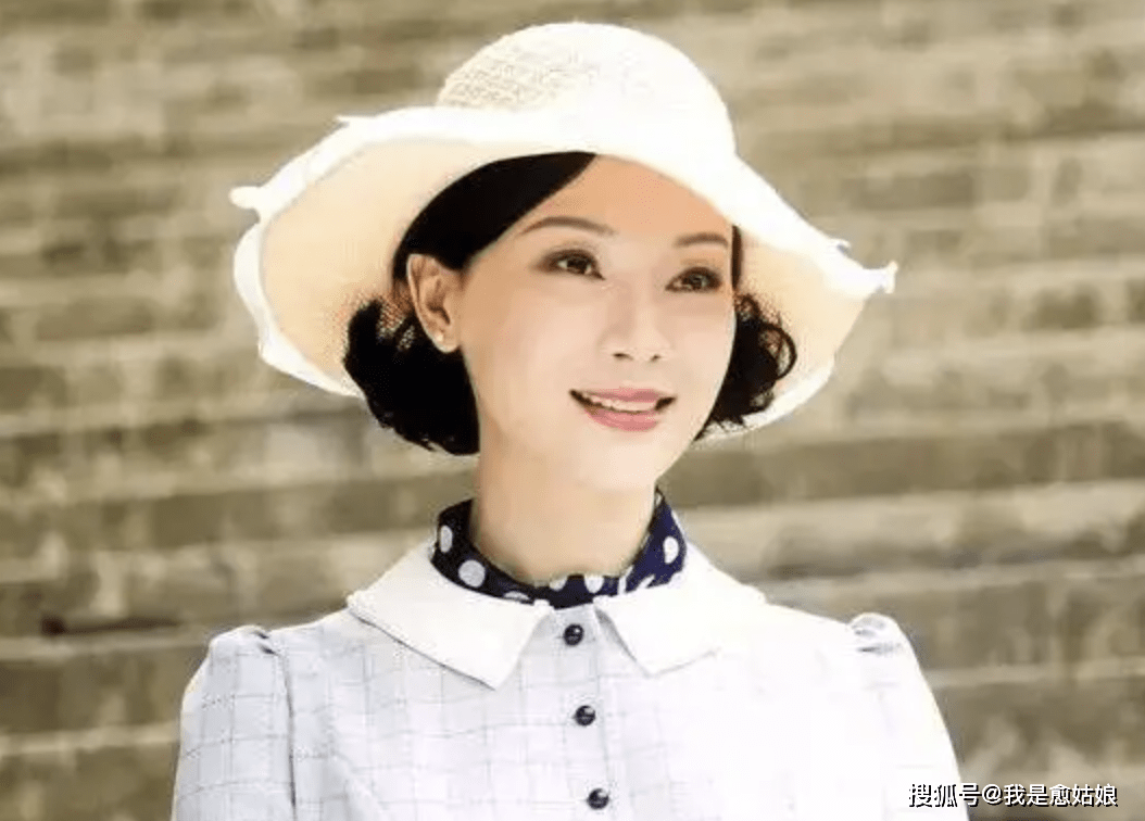 同时,她的脸颊变得饱满起来,一颦一笑都是风情.此时的陈数刚步入3字头