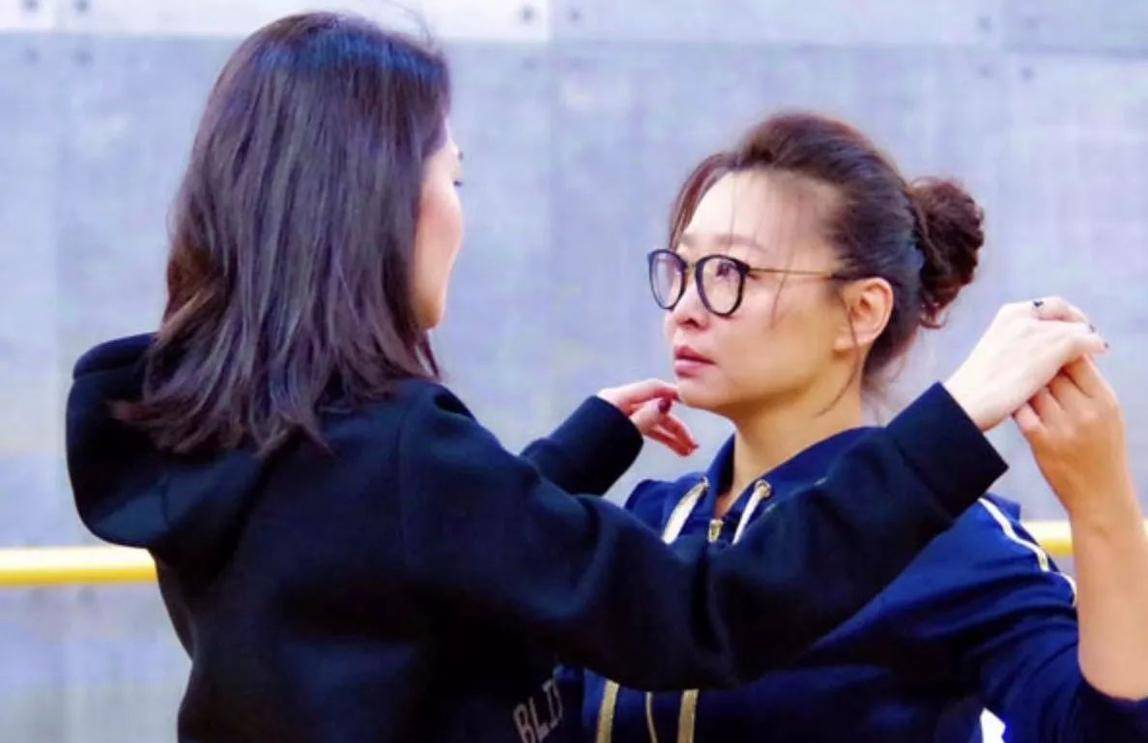 原创秀娥嫂子刘天池和男神祖峰结婚12年无儿无女被祖峰宠成宝